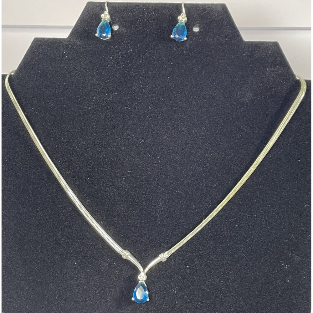 Signed Avon 2003 Faceted Pear Shaped Faux Glass Sapphire Silver Tone Necklace